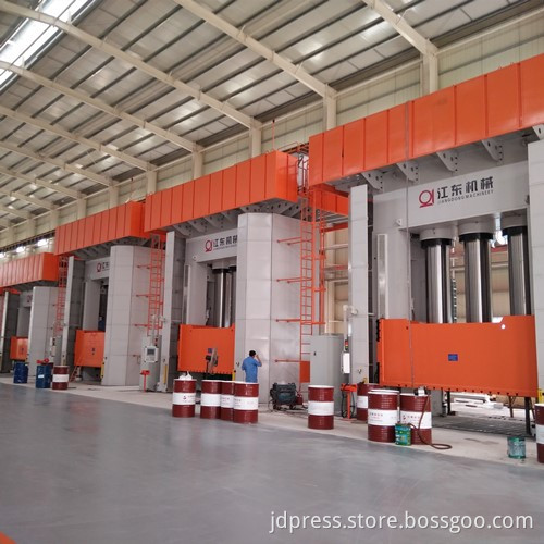 Sheet molding compounds hydraulic press